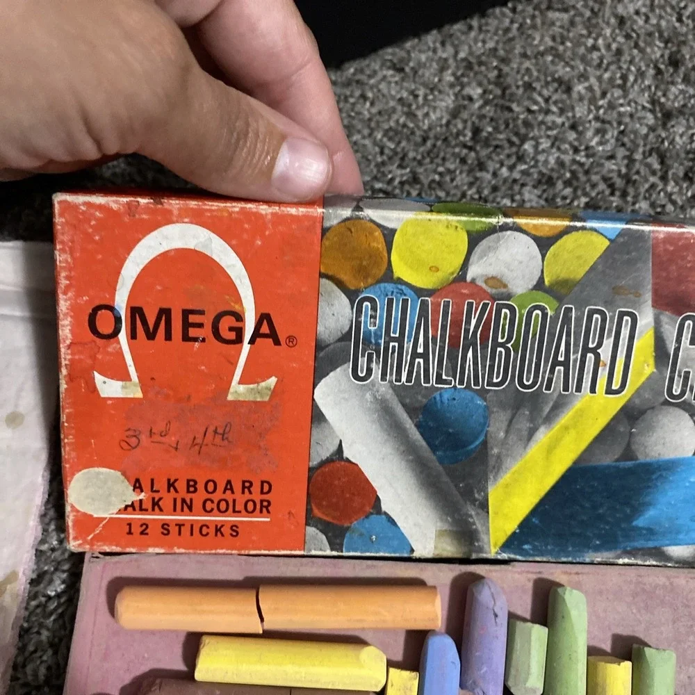VTG‎ OMEGA CHALKBOARD CHALK IN COLOR USED